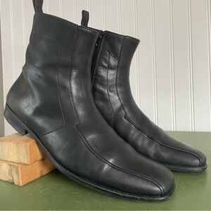 Hugo Boss Men’s Side-Zip Ankle Boots in Black Leather